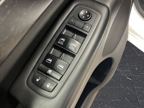 Used 2018 Jeep Grand Cherokee Altitude AWD/4WD image 22