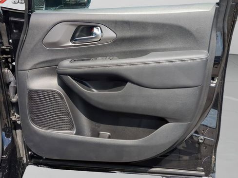 New 2025 Chrysler Voyager LX image 30