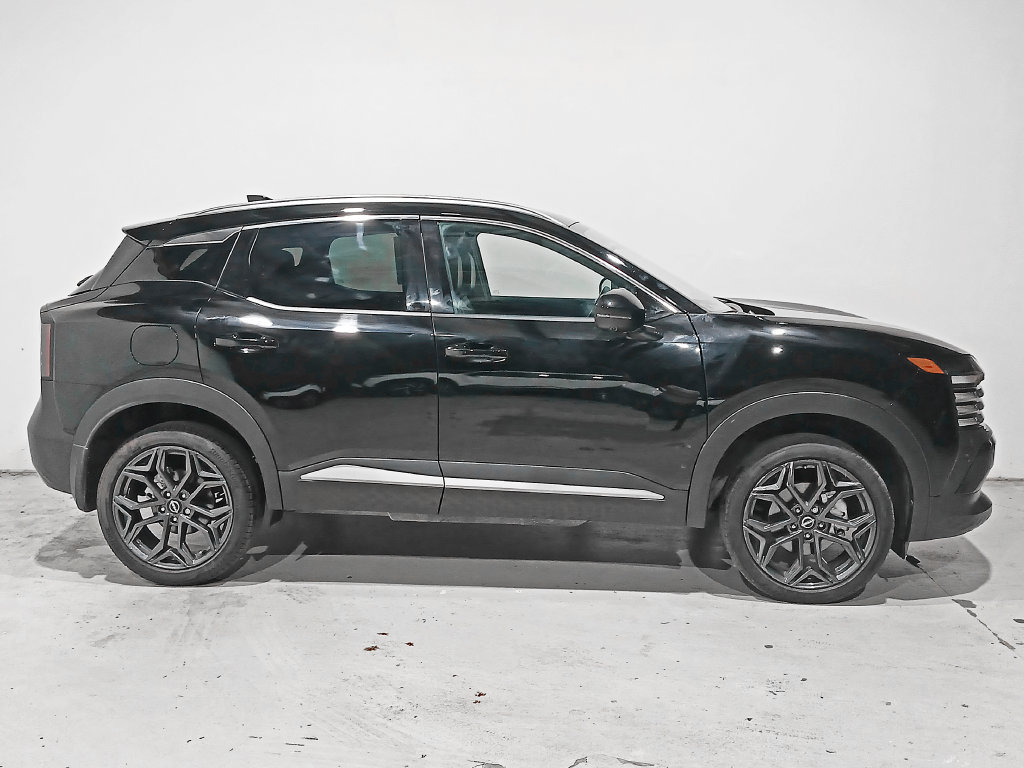 Used 2025 Nissan Kicks SR FWD image 7