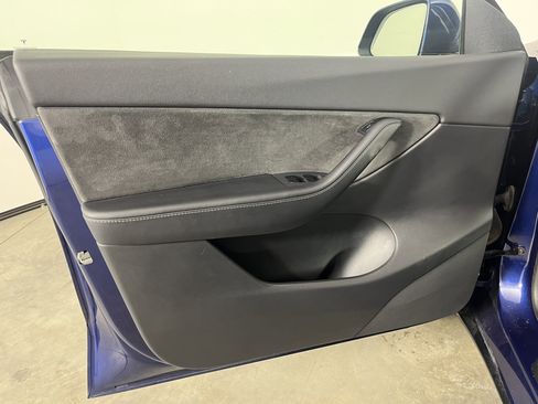 Used 2021 Tesla Model Y Long Range image 17