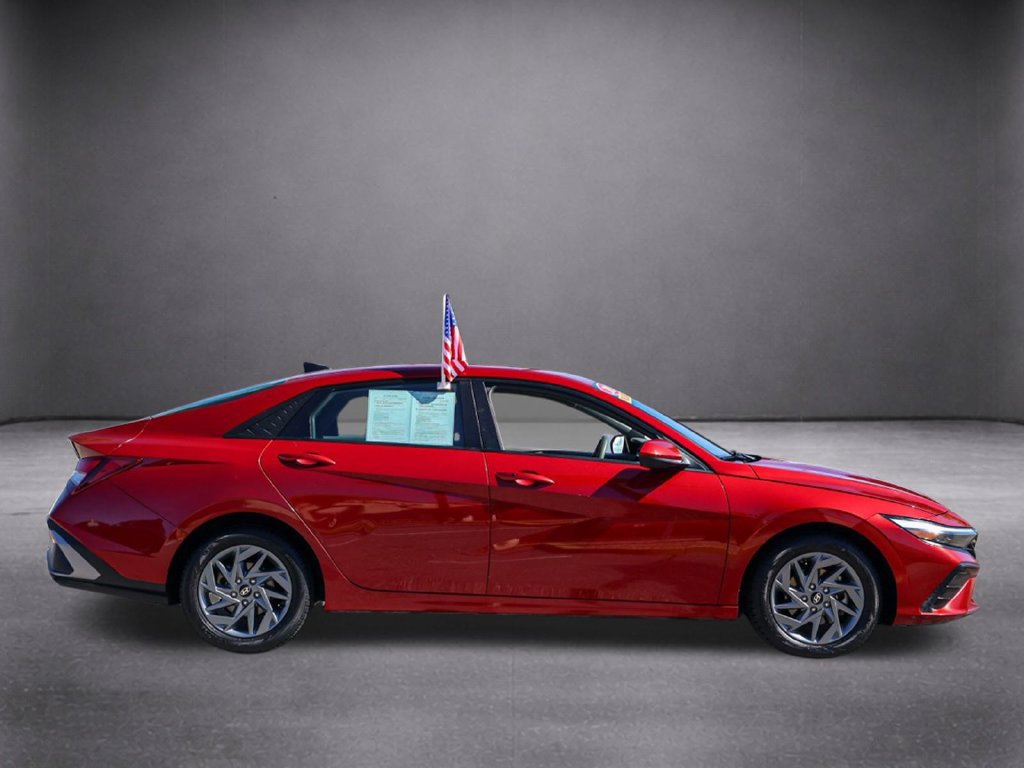Used 2024 Hyundai Elantra SEL FWD image 3