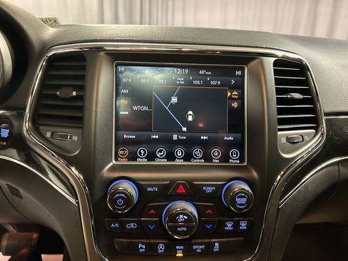 Used 2018 Jeep Grand Cherokee Trailhawk w/ Trailhawk Luxury Group image 17