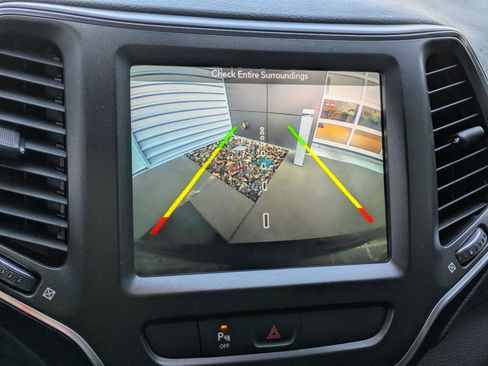 Used 2019 Jeep Cherokee Trailhawk w/ Comfort/Convenience Group image 22