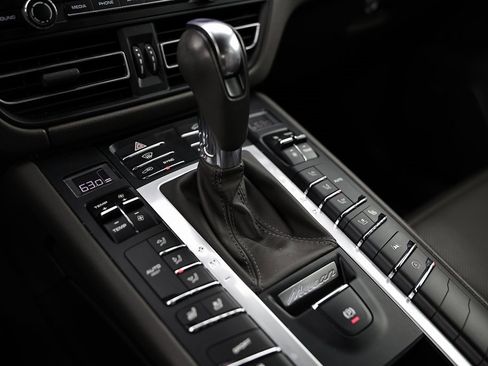 Used 2021 Porsche Macan image 40