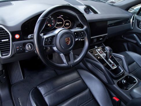 Certified 2023 Porsche Cayenne AWD/4WD image 3