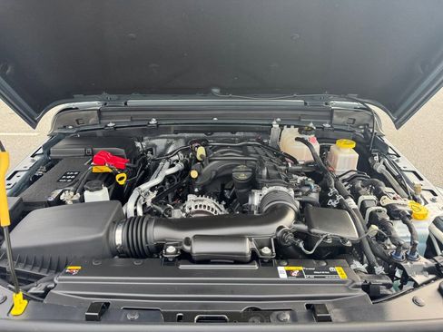 Used 2025 Jeep Gladiator Sport AWD/4WD image 18