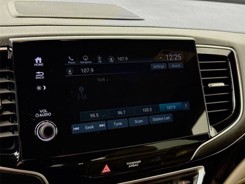 Used 2022 Honda Pilot Touring image 7