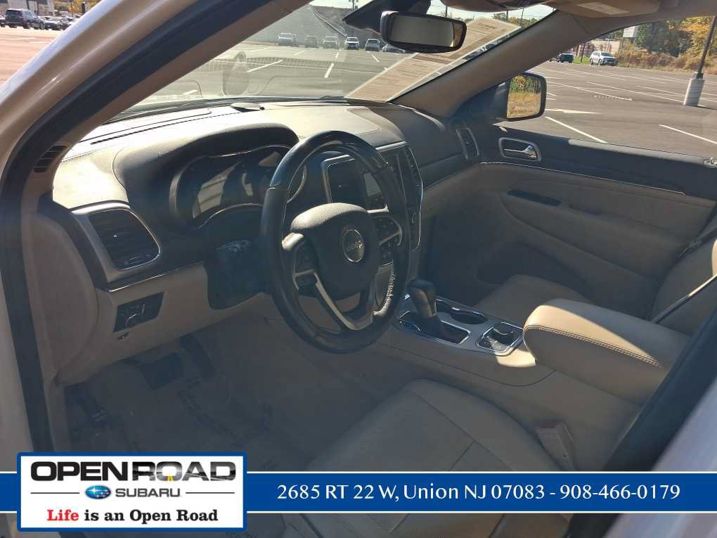 Used 2018 Jeep Grand Cherokee Overland AWD/4WD image 25