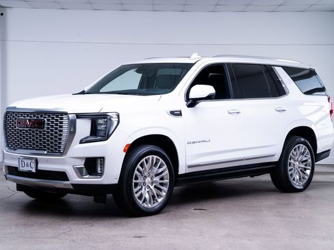 Used 2024 GMC Yukon Denali w/ Advanced Technology Package AWD/4WD image 3