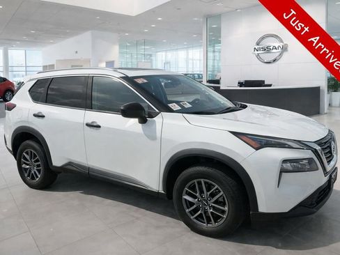 Used 2023 Nissan Rogue S image 1
