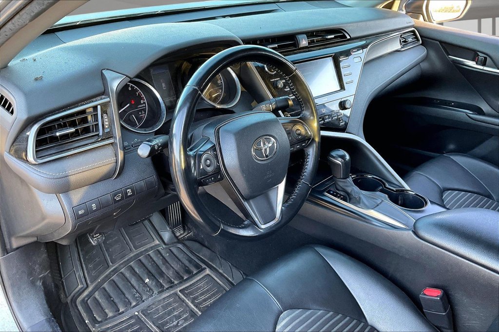 Used 2020 Toyota Camry SE FWD image 16