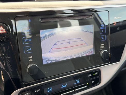 Used 2017 Toyota Corolla LE image 22