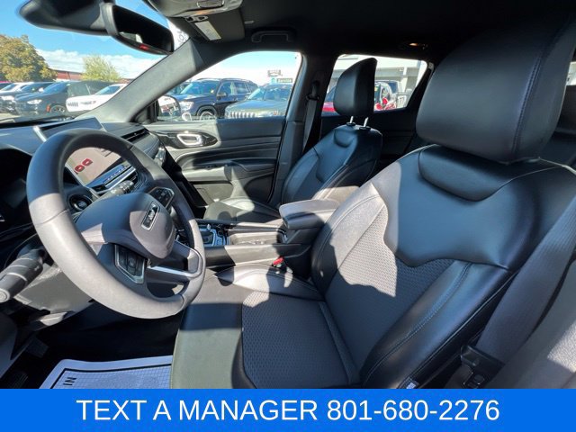 Used 2025 Jeep Compass Latitude w/ Convenience Group AWD/4WD image 29