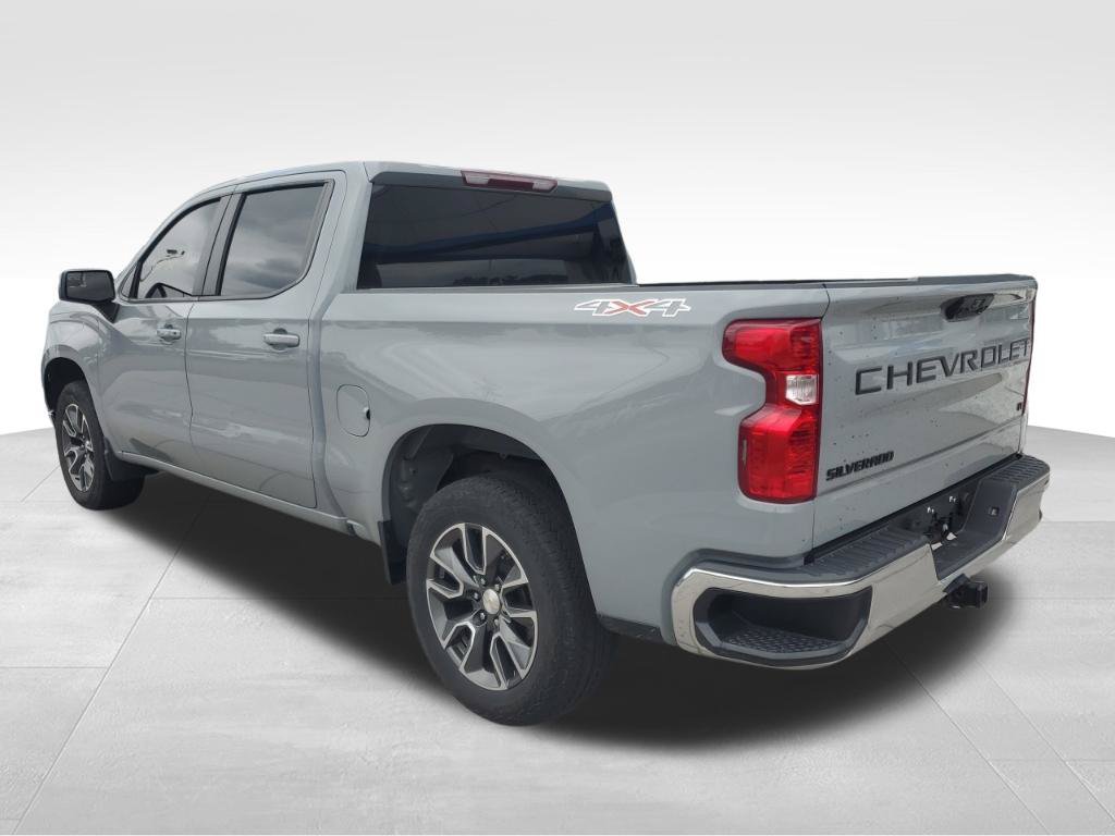Used 2024 Chevrolet Silverado 1500 LT AWD/4WD image 3