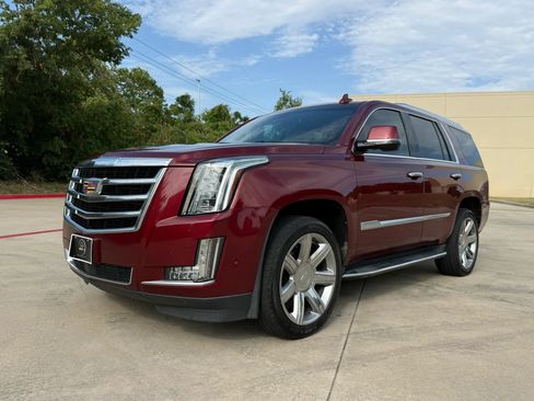Used 2020 Cadillac Escalade Premium Luxury RWD image 2