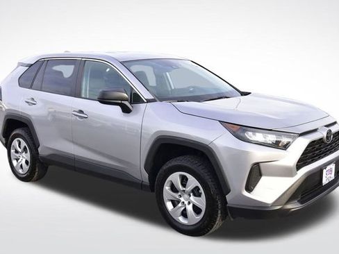 Used 2022 Toyota RAV4 LE image 6