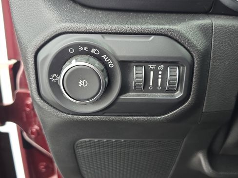 Used 2021 Jeep Wrangler Unlimited Sahara image 25