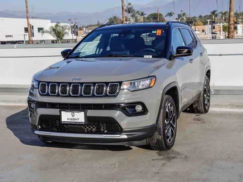 Used 2024 Jeep Compass Limited image 4