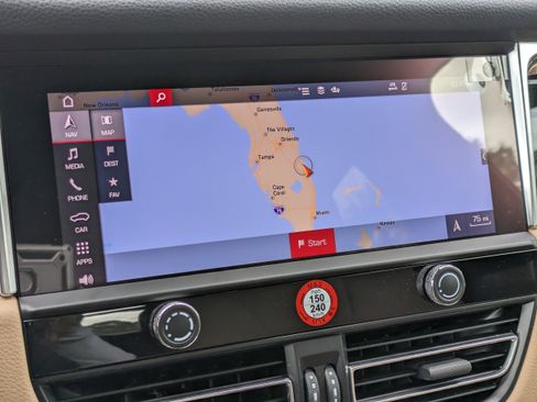 Used 2023 Porsche Macan image 27