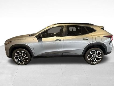 Used 2024 Chevrolet Trax RS w/ Sunroof Package image 3