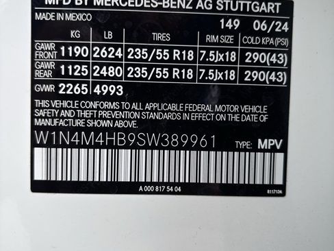 Used 2025 Mercedes-Benz GLB 250 4MATIC w/ Winter Package image 16