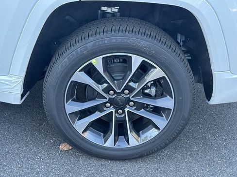 New 2025 Jeep Grand Cherokee L Overland image 18