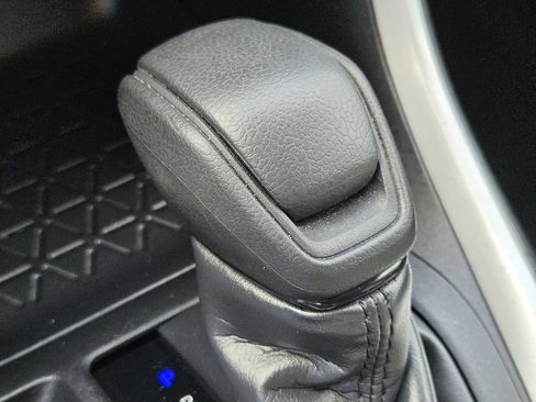 Used 2025 Toyota RAV4 XLE FWD image 21