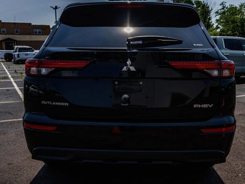 New 2025 Mitsubishi Outlander ES image 6