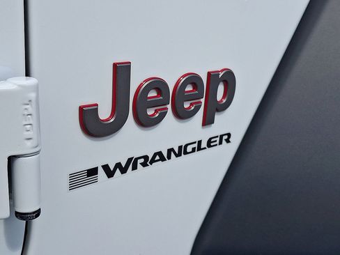 Used 2025 Jeep Wrangler Unlimited Rubicon w/ XTREMEE 35" Tire Package AWD/4WD image 30