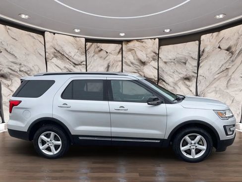 Used 2016 Ford Explorer XLT w/ Equipment Group 202A image 11