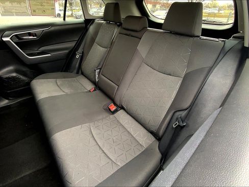 Used 2021 Toyota RAV4 XLE FWD image 30