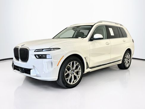 Used 2025 BMW X7 xDrive40i AWD/4WD image 3