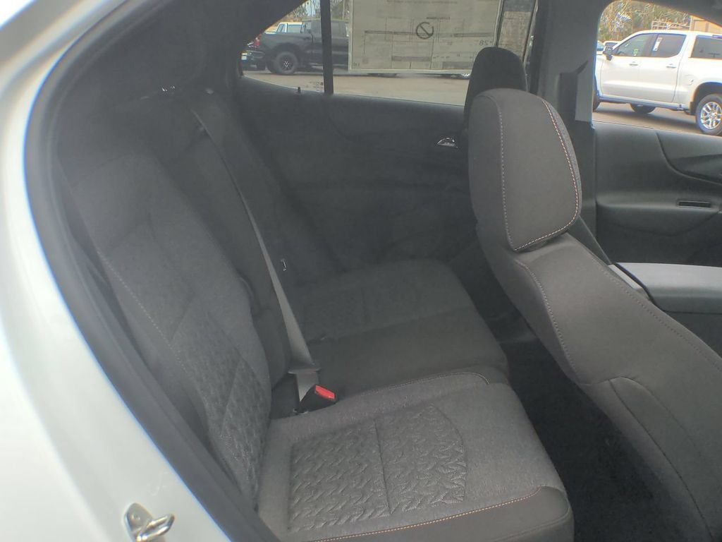 Used 2023 Chevrolet Equinox LT FWD image 26