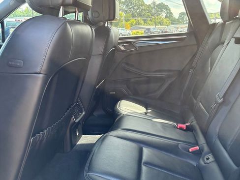 Used 2018 Porsche Macan Sport Edition image 7