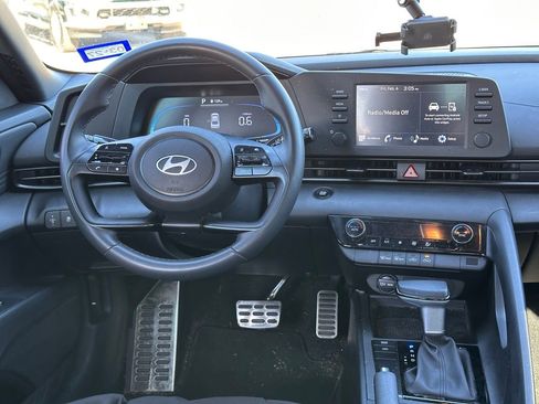 Used 2025 Hyundai Elantra Sport image 17