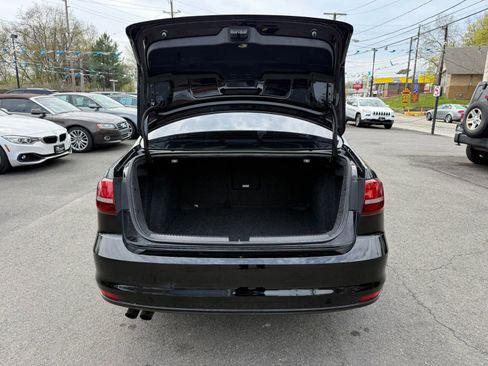 Used 2018 Volkswagen Jetta Sport image 8