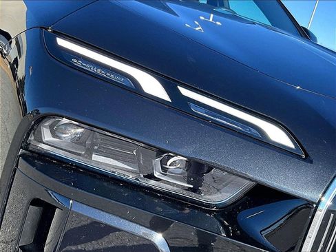 Used 2025 BMW 740i xDrive 740i xDrive image 12