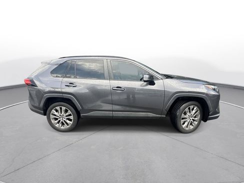 Used 2022 Toyota RAV4 XLE Premium FWD image 5