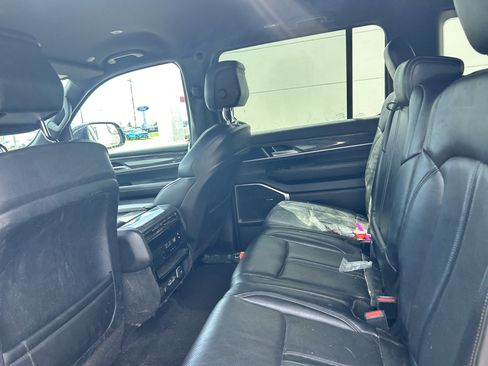 Used 2022 Jeep Wagoneer Series III AWD/4WD image 10
