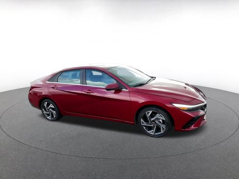 Used 2025 Hyundai Elantra Limited image 2
