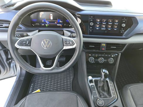 Used 2024 Volkswagen Taos SE AWD/4WD image 10