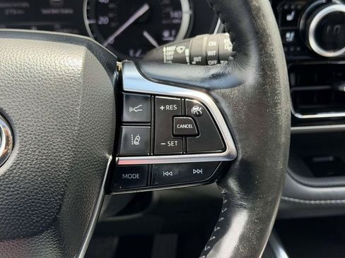 Used 2020 Toyota Highlander Limited AWD/4WD image 10
