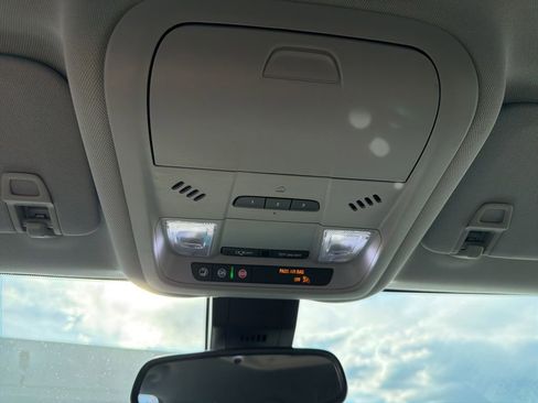 Used 2020 Chevrolet Equinox Premier FWD image 12