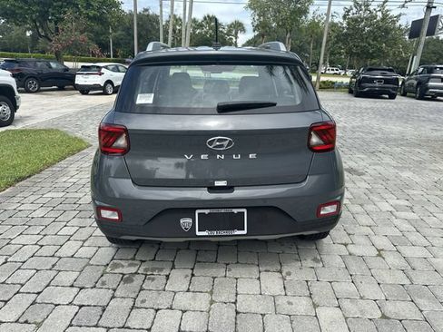 Used 2025 Hyundai Venue SEL FWD image 36