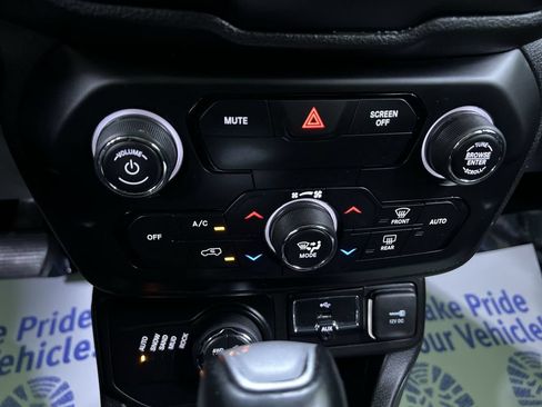 Used 2018 Jeep Renegade Trailhawk AWD/4WD image 24