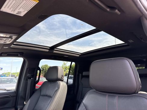 Used 2022 Chevrolet Suburban RST AWD/4WD image 9