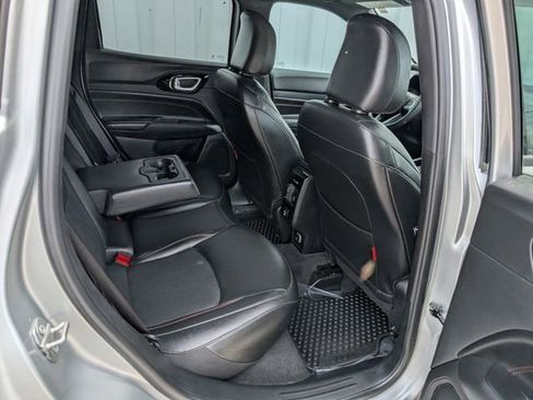 Used 2025 Jeep Compass Trailhawk AWD/4WD image 25