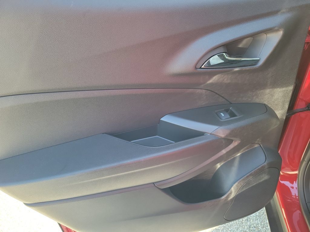 Used 2026 Chevrolet Trax LS FWD image 12