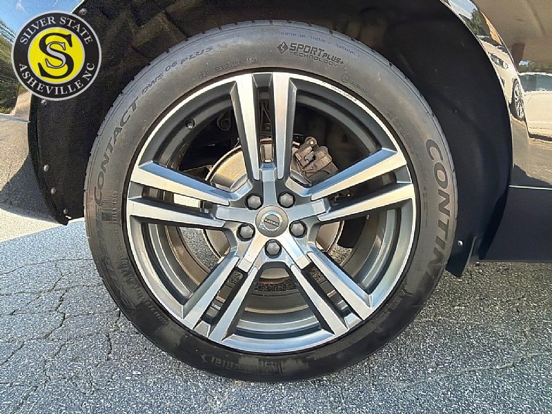 Used 2018 Volvo XC60 T5 Momentum w/ Vision Package AWD/4WD image 9