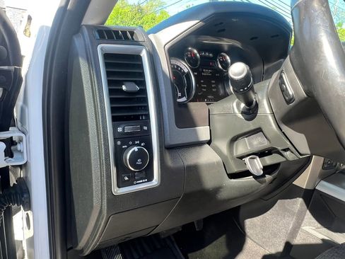 Used 2018 RAM 1500 SLT AWD/4WD image 12